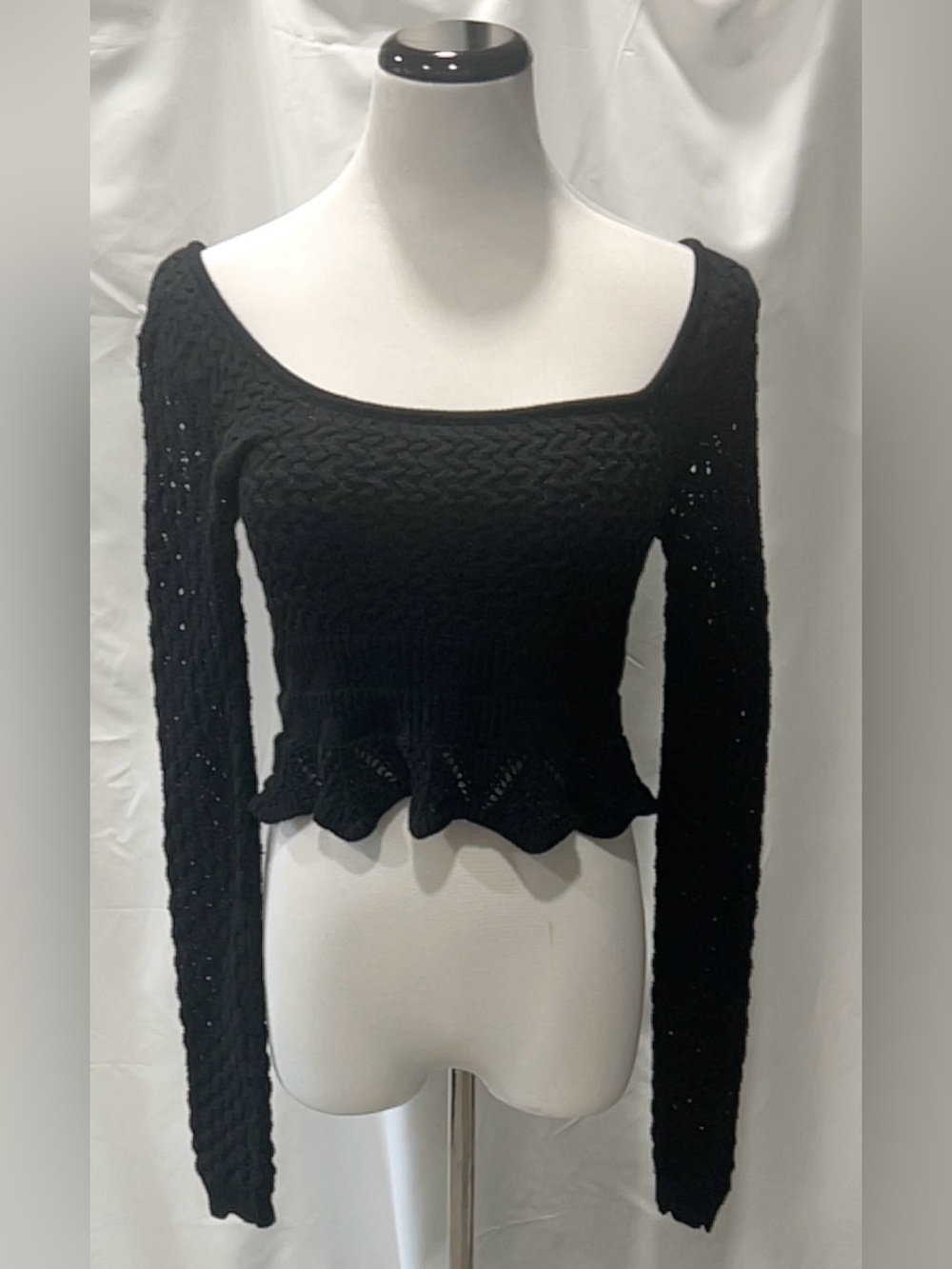 Lulus Black Cable Knit Crop Sweater Long Sleeve Scoop Neck Size Small